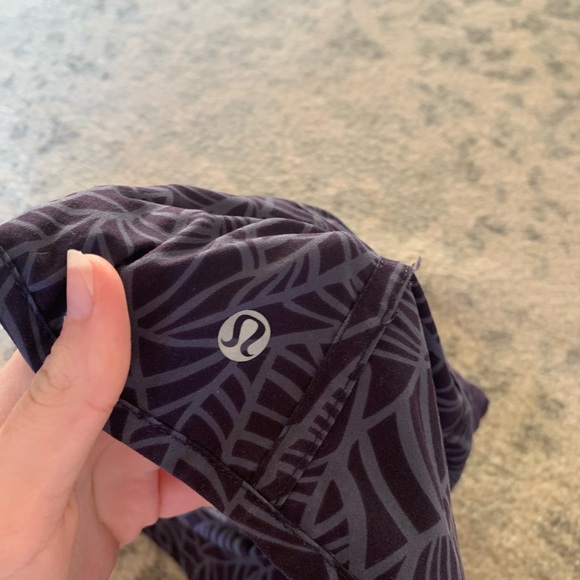 LULULEMON TRACKER SHORTS// Pretty Palm - Picture 4 of 4